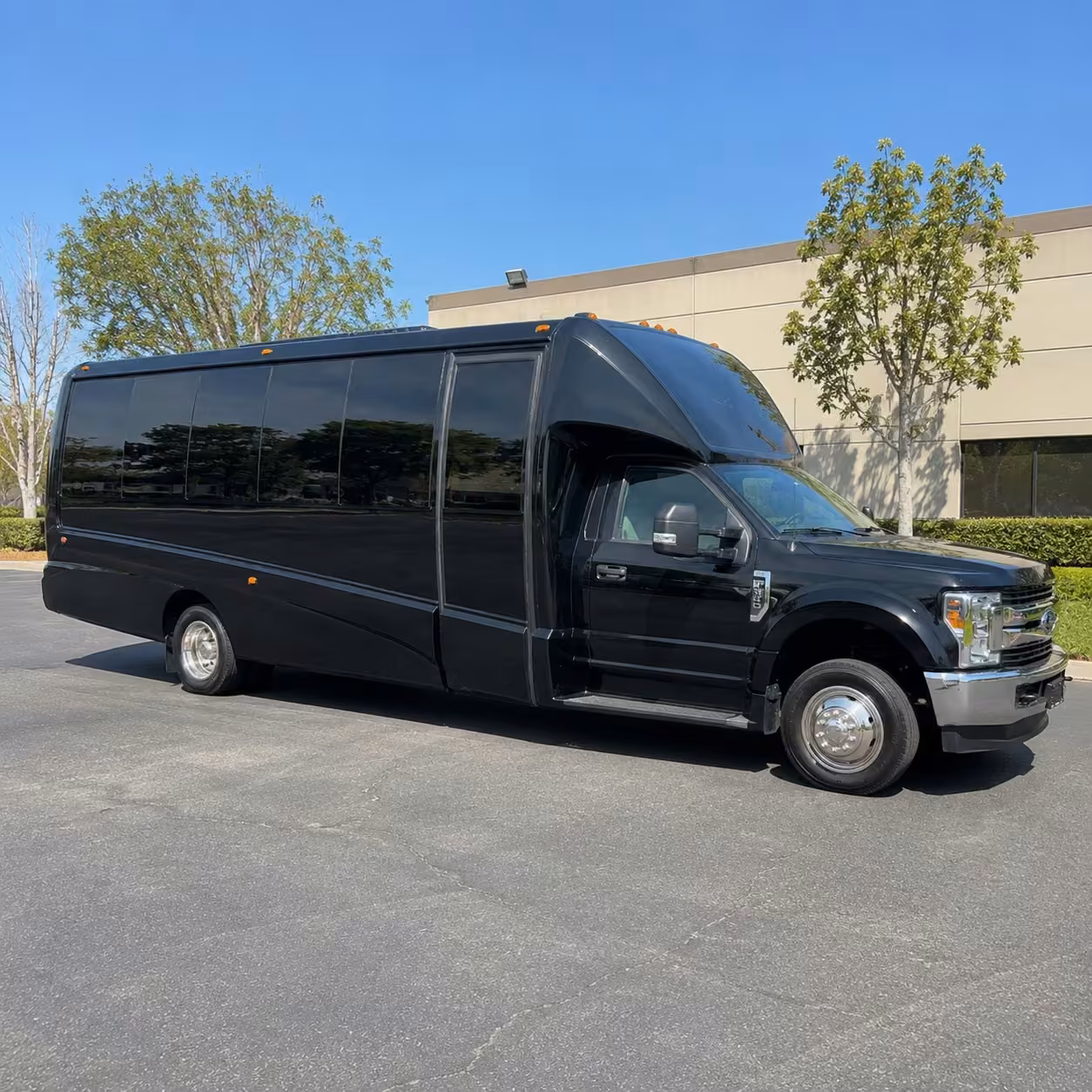 15 passenger party bus